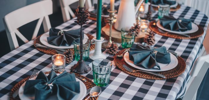 thanksgiving dinner table
